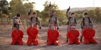 تنظيم “داعش” الإرهابي يعدم خمس رهائن مستخدما الأطفال